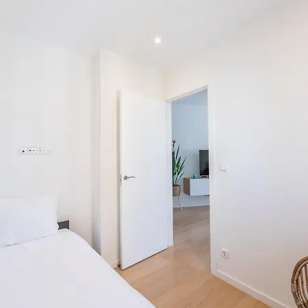 Stylish 2bd In The Centre 10 Minutes Away From The *