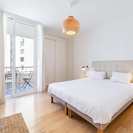 Stylish 2bd In The Centre 10 Minutes Away From The *