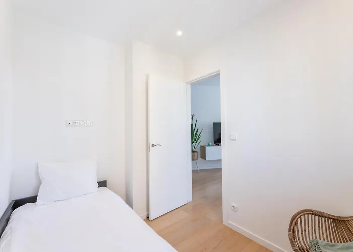 Stylish 2bd In The Centre 10 Minutes Away From The *