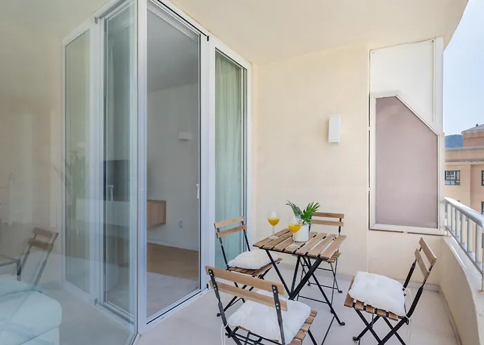 Stylish 2bd In The Centre 10 Minutes Away From The