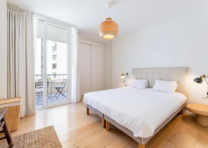 Stylish 2bd In The Centre 10 Minutes Away From The *